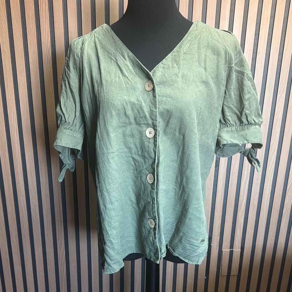 Anne Klein Green Flutter Sleeve Button Down Shirt